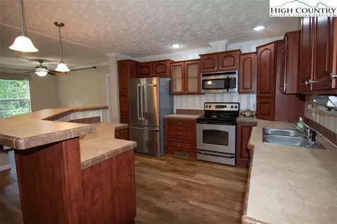 Kitchen - 184 Sanctuary Dr, Crumpler, NC 28617 photo 2 of 4