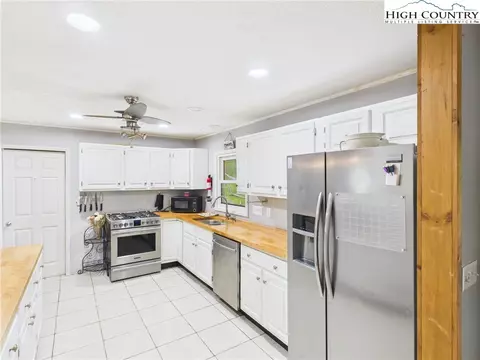 Kitchen - 601 Dogwood Rd, Boone, NC 28607 photo 2 of 3