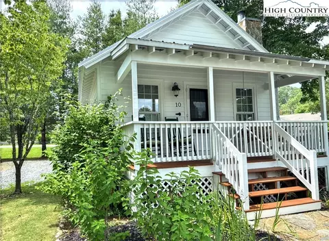 10 Fish Camp Cir, Newland, NC 28657