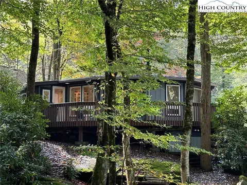 253 River Road 1, Banner Elk, NC 28604