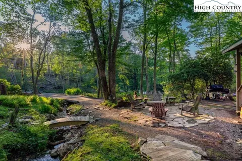Exterior - 31 Red Fox Ln, Banner Elk, NC 28604 photo 2 of 11