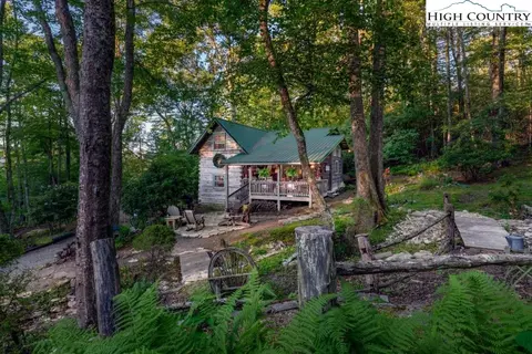 31 Red Fox Ln, Banner Elk, NC 28604