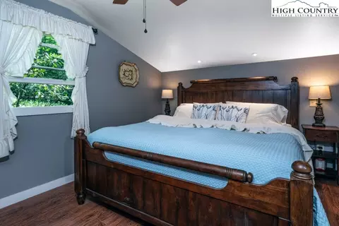 Bedroom - 31 Red Fox Ln, Banner Elk, NC 28604 photo 8 of 10