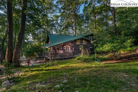 Exterior - 31 Red Fox Ln, Banner Elk, NC 28604 photo 5 of 11