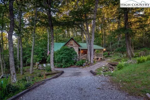 Exterior - 31 Red Fox Ln, Banner Elk, NC 28604 photo 4 of 11