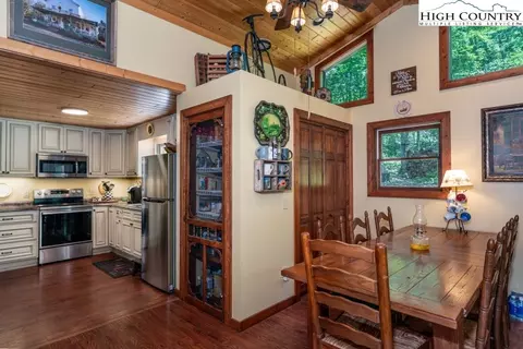Dining - 31 Red Fox Ln, Banner Elk, NC 28604 photo 2 of 3