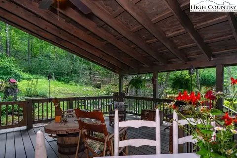 Exterior - 31 Red Fox Ln, Banner Elk, NC 28604 photo 8 of 11