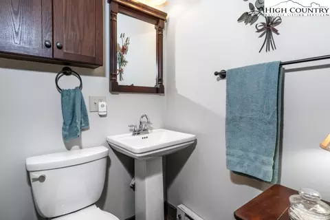 Bath - 31 Red Fox Ln, Banner Elk, NC 28604 photo 2 of 2