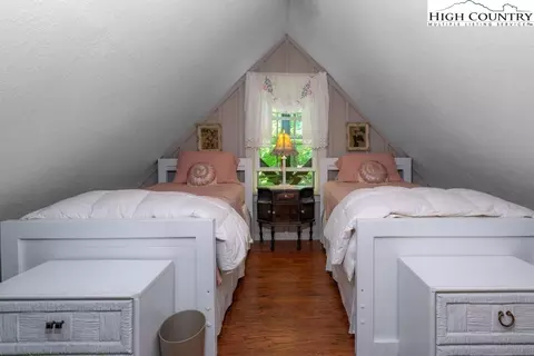 Bedroom - 31 Red Fox Ln, Banner Elk, NC 28604 photo 6 of 10