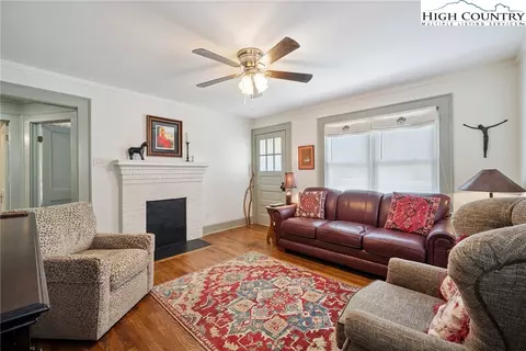576 Washington Nw Ave, Valdese, NC 28690