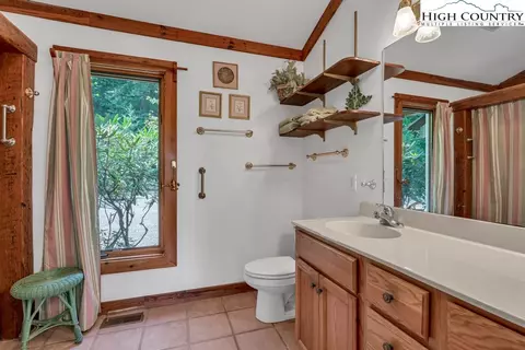 Bath - 385 Belmont, Boone, NC 28607 photo 1 of 4