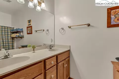Bath - 385 Belmont, Boone, NC 28607 photo 3 of 4