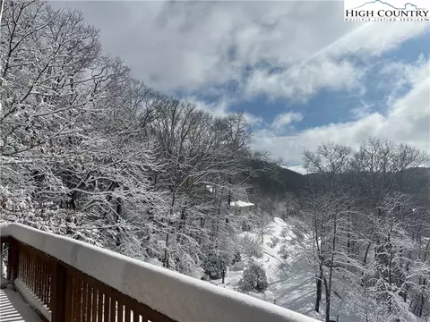 372 Coffey Rdg, Blowing Rock, NC 28605