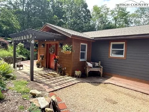 88 Covered Bridge Rd, Banner Elk, NC 28604