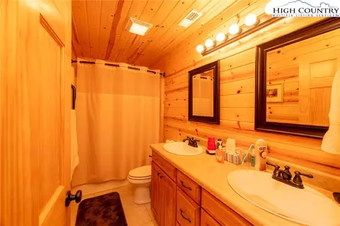 Bath - 160 Capote Ct, Boone, NC 28607 photo 3 of 4