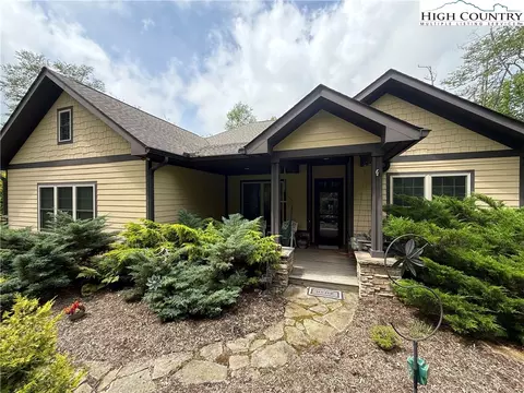 167 Rough Ridge Rd, Sugar Mountain, NC 28604