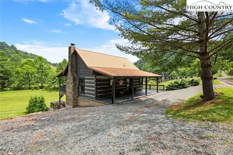 3302 Old Us Highway 421, Vilas, NC 28692