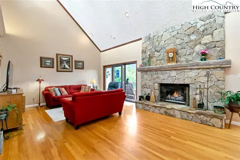 Living - 314 Heather St, Boone, NC 28607 photo 4 of 6