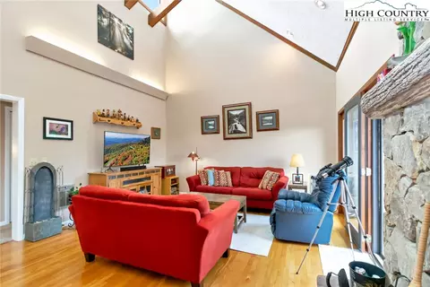 Living - 314 Heather St, Boone, NC 28607 photo 5 of 6