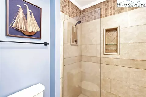Bath - 314 Heather St, Boone, NC 28607 photo 5 of 6