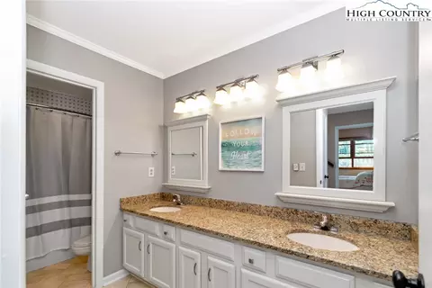 Bath - 314 Heather St, Boone, NC 28607 photo 2 of 6
