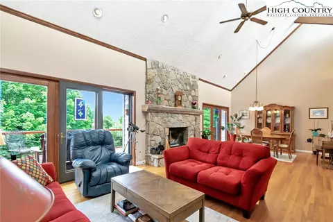 Living - 314 Heather St, Boone, NC 28607 photo 6 of 6
