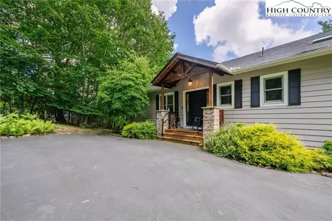 224 Banner Grande Ln, Banner Elk, NC 28604