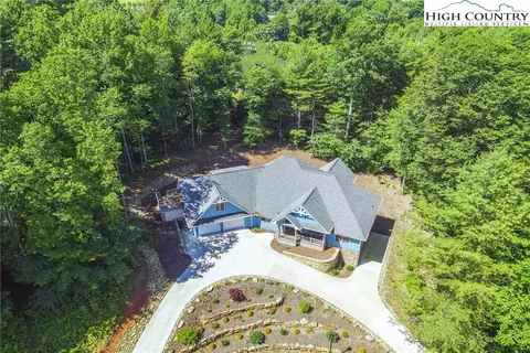225 Henrys Glen Dr, Morganton, NC 28655