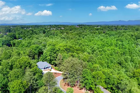 225 Henrys Glen Dr, Morganton, NC 28655