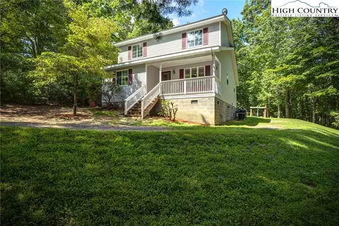 1025 Mountain Lake Rd, Glade Valley, NC 28627