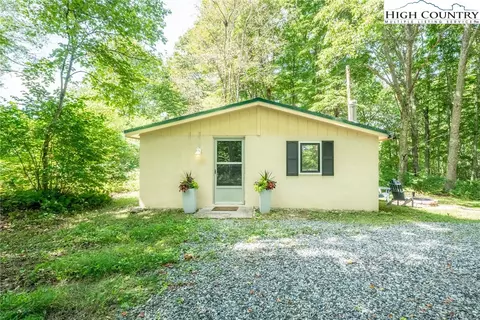2777 Hickory Nut Gap Rd, Newland, NC 28657