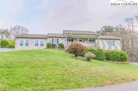 169 Violet Ln, Boone, NC 28607