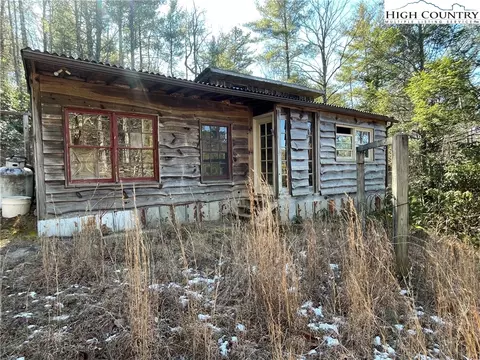7580 Bear Pen Ln, Lenoir, NC 28645