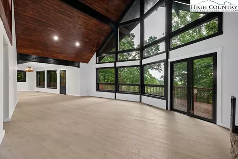 600 Wards Branch Rd, Sugar Grove, NC 28679