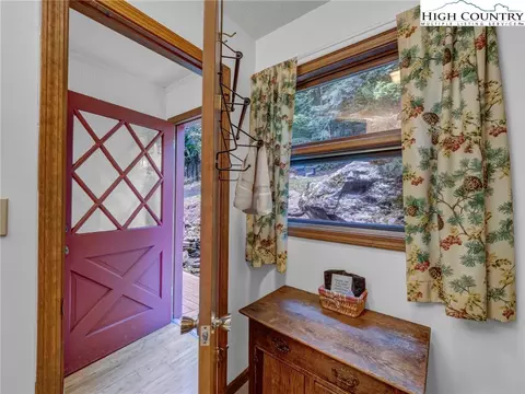 Entry Way - 166 Knob Hill Ln, Seven Devils, NC 28604 photo 2 of 3