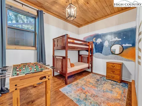 Bedroom - 166 Knob Hill Ln, Seven Devils, NC 28604 photo 6 of 7