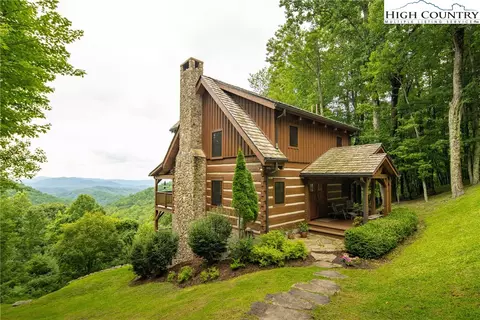 7884 Rocky Knob Rd, Lenoir, NC 28645