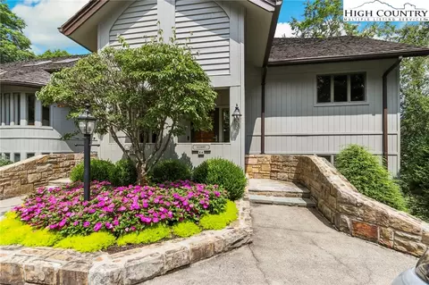 490 Clubhouse Dr #E4, Banner Elk, NC 28604