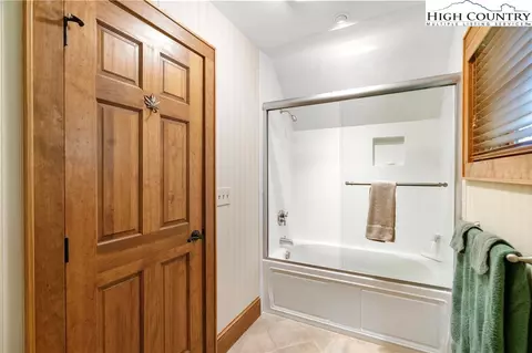 Bath - 751 Echota Pkwy, Boone, NC 28607 photo 5 of 7