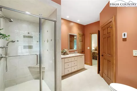 Bath - 751 Echota Pkwy, Boone, NC 28607 photo 2 of 7