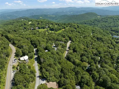 104 Northridge Ln, Beech Mountain, NC 28604