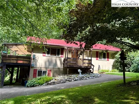1393 Berry Rd, Banner Elk, NC 28604