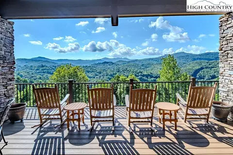 135 Snow Fox Ln, Banner Elk, NC 28604