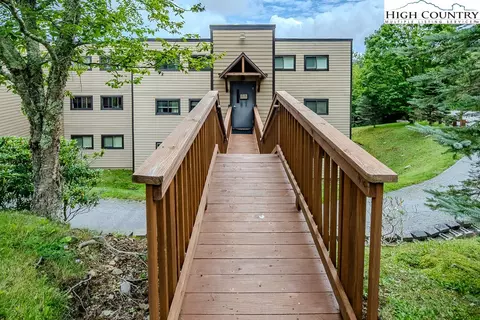 108 Sugar Ski Dr #822, Sugar Mountain, NC 28604