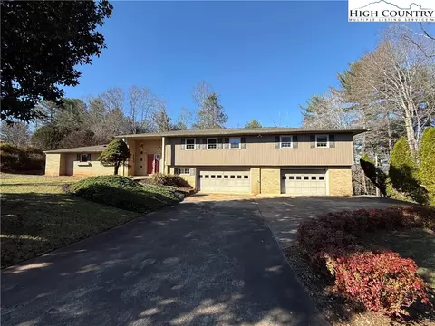 1824 Chrosaro Pl, Lenoir, NC 28645