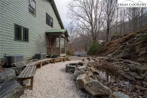 442 Aldridge Rd, Banner Elk, NC 28604
