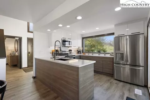 Kitchen - 105 Beechtop Rd, Beech Mountain, NC 28604 photo 2 of 5