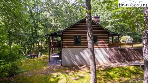 Exterior - 2977 N Pine Run Rd, Boone, NC 28607 photo 2 of 9
