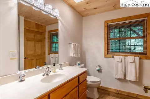 Bath - 2977 N Pine Run Rd, Boone, NC 28607 photo 4 of 5
