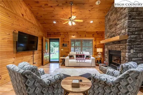 Living - 2977 N Pine Run Rd, Boone, NC 28607 photo 2 of 3